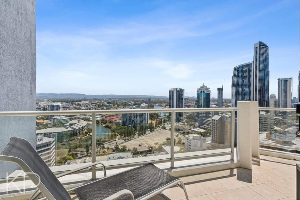 Legends Hotel - Private Apartments Hosted by Coastal Letting Co Apartment in Surfers Paradise Boulevard