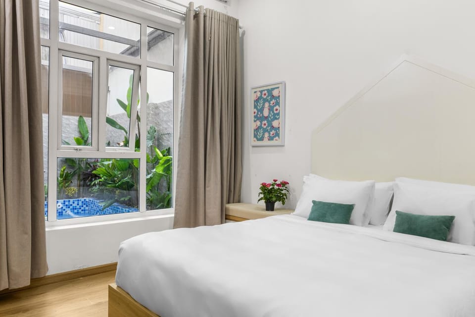 Bedroom, Pool view