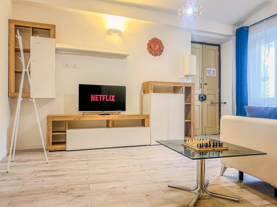Communal lounge/ TV room, TV and multimedia, Living room, Photo of the whole room, Seating area