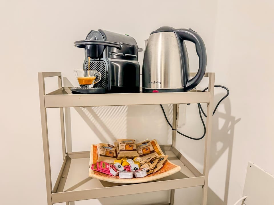 Coffee/tea facilities, Kitchen or kitchenette, Food and drinks, Food, Drinks