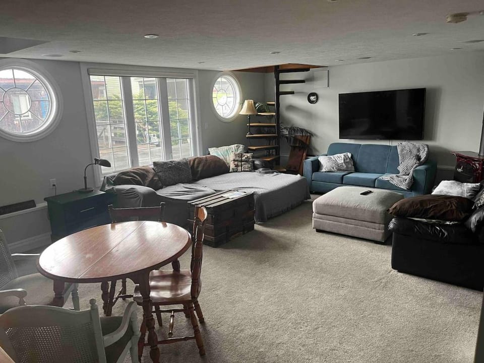 Cozy cottage on the River Apartment in Port Dover