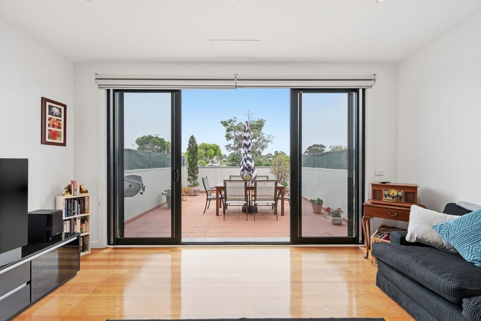Patio, Communal lounge/ TV room, TV and multimedia, Balcony/Terrace, Living room, Seating area, Evening entertainment