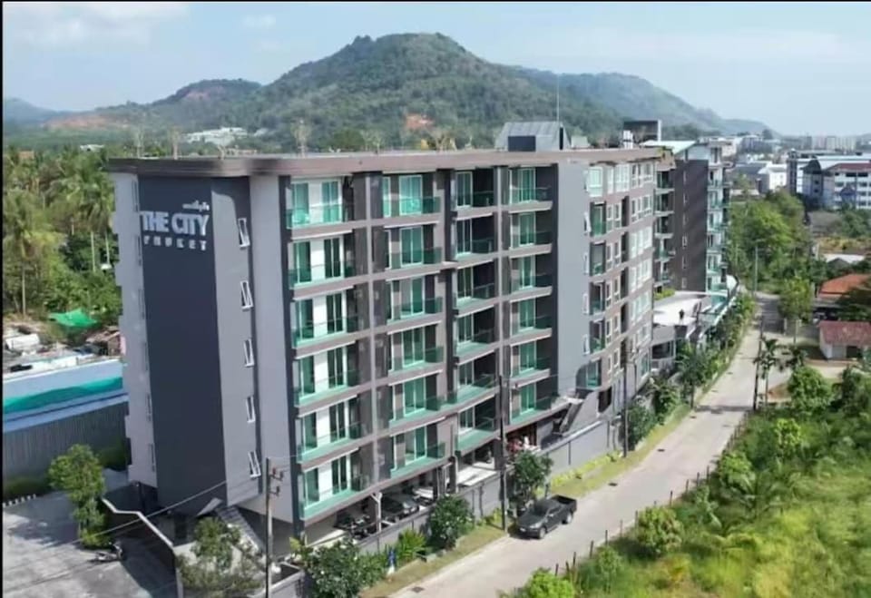 普吉岛中心全新的2卧2卫公寓 711便利店 免费大型泳池健身房 Apartment in Kathu