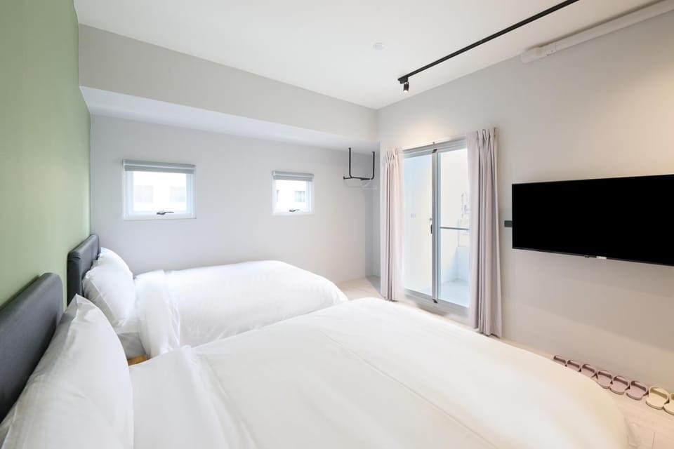 TV and multimedia, Balcony/Terrace, Photo of the whole room, Bedroom, air conditioner