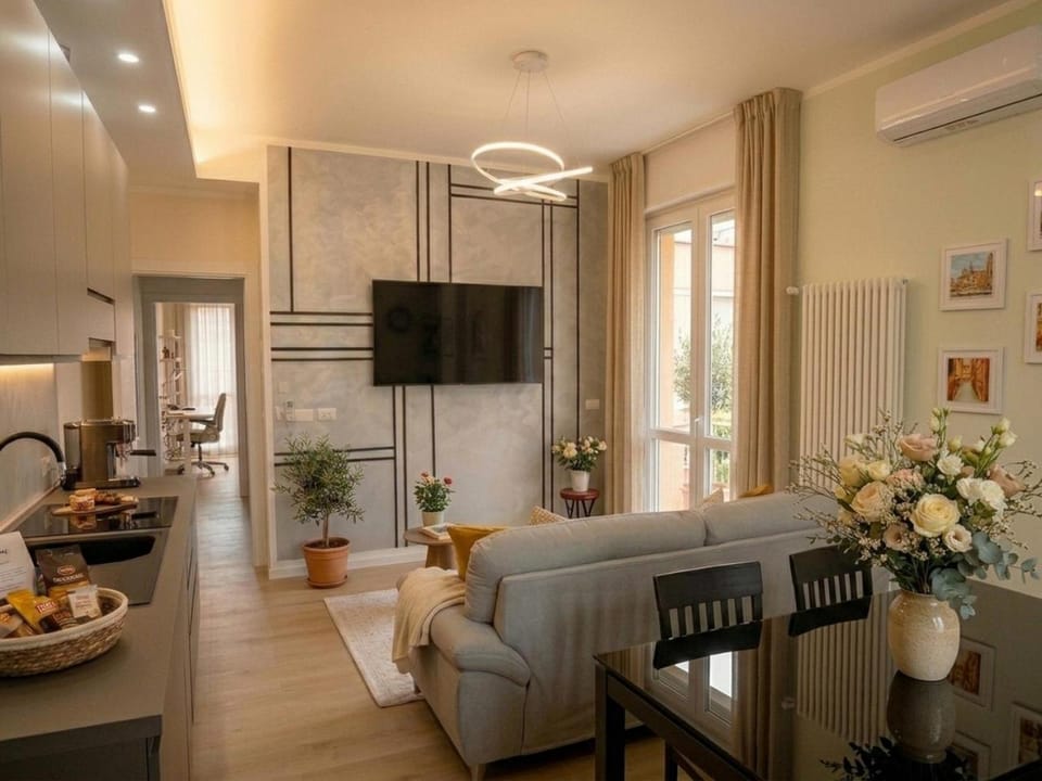 Communal lounge/ TV room, TV and multimedia, Living room, Food and drinks, Seating area, Dining area, Evening entertainment, Food