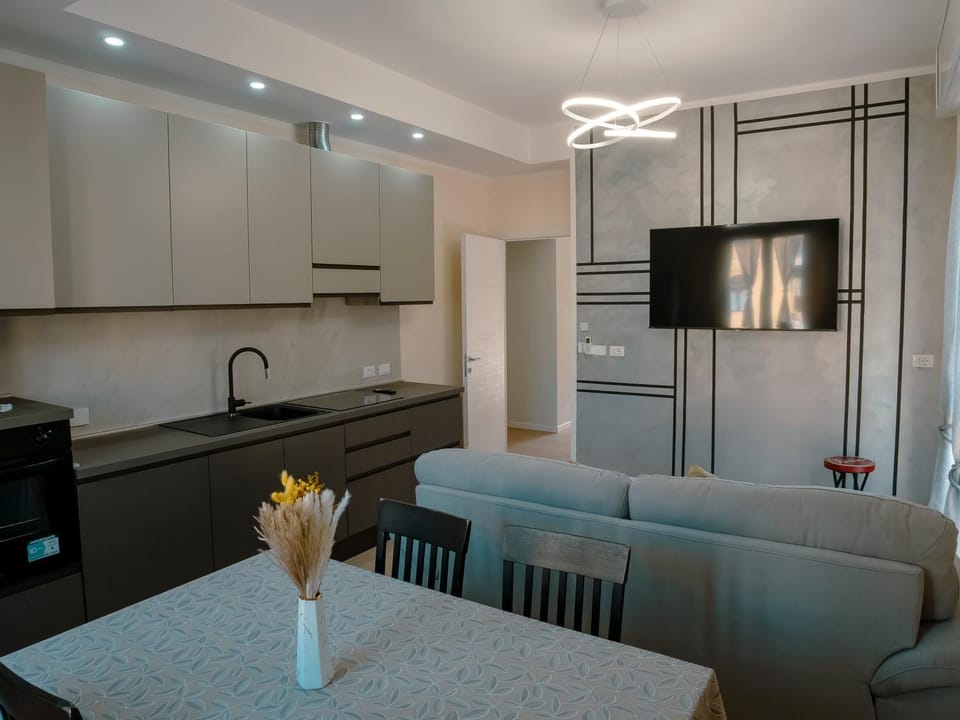 TV and multimedia, Kitchen or kitchenette, Living room, Dining area, minibar, oven, stove