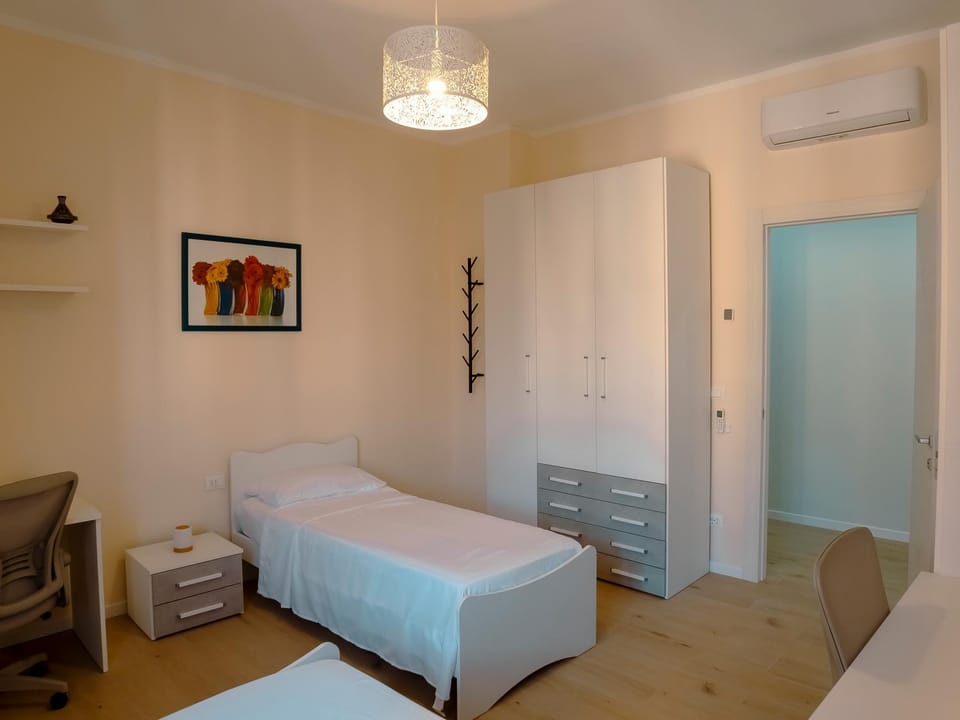 Bed, Living room, Photo of the whole room, Seating area, Bedroom, wardrobe