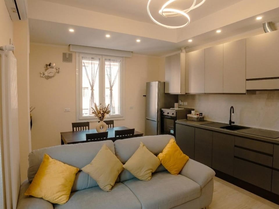 Kitchen or kitchenette, Living room, Seating area, Dining area, minibar, stove
