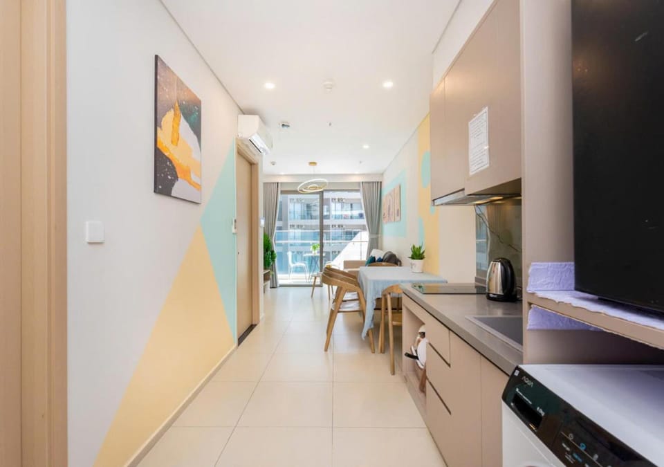 Kitchen or kitchenette, Dining area, stove
