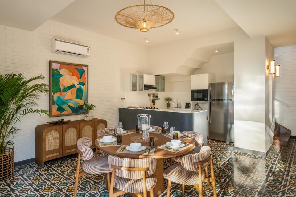 Kitchen or kitchenette, Living room, Seating area, Dining area, stove, air conditioner