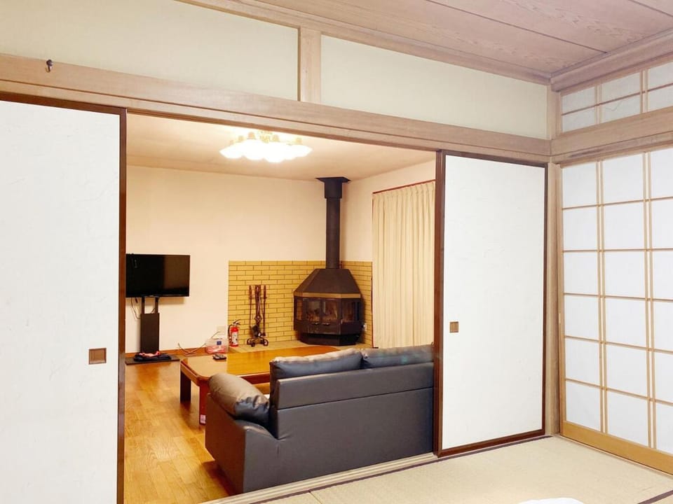 Mount Fuji views, Katsuyama House, sauna and BBQ for 13 Villa in Nagano Prefecture