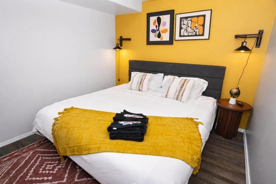 Chicago Stay 3 King Beds Near Wicker Park Apartment in Chicago