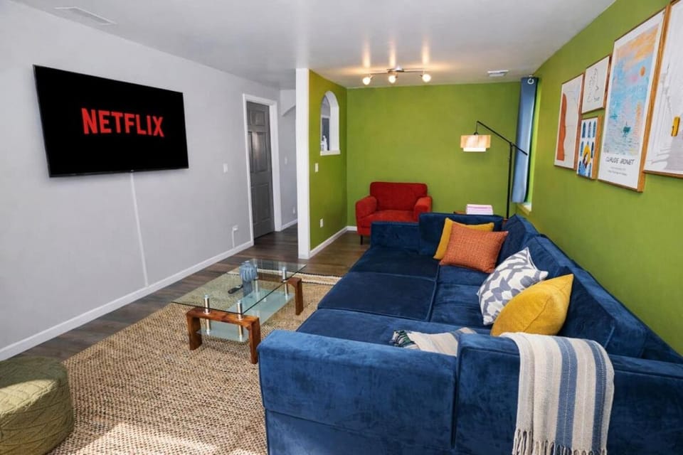 Chicago Stay 3 King Beds Near Wicker Park Apartment in Chicago