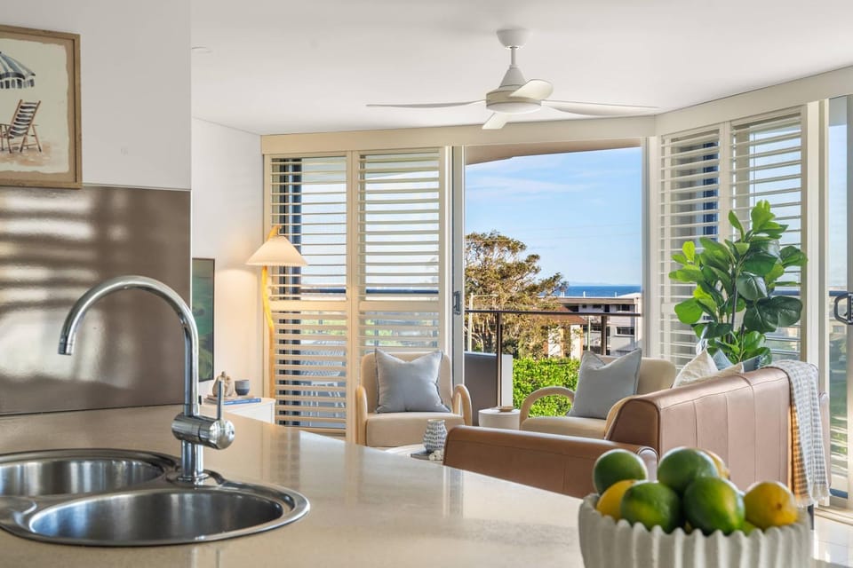 Kitchen or kitchenette, Living room, Seating area