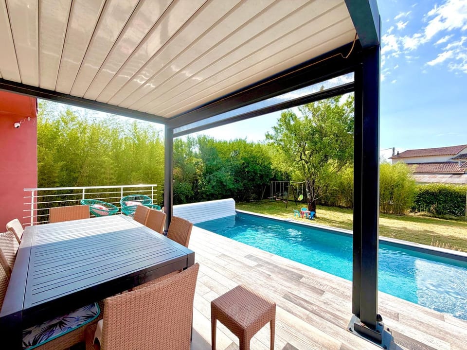 La villa soleil, 8 pers piscine Alès Villa in Alès