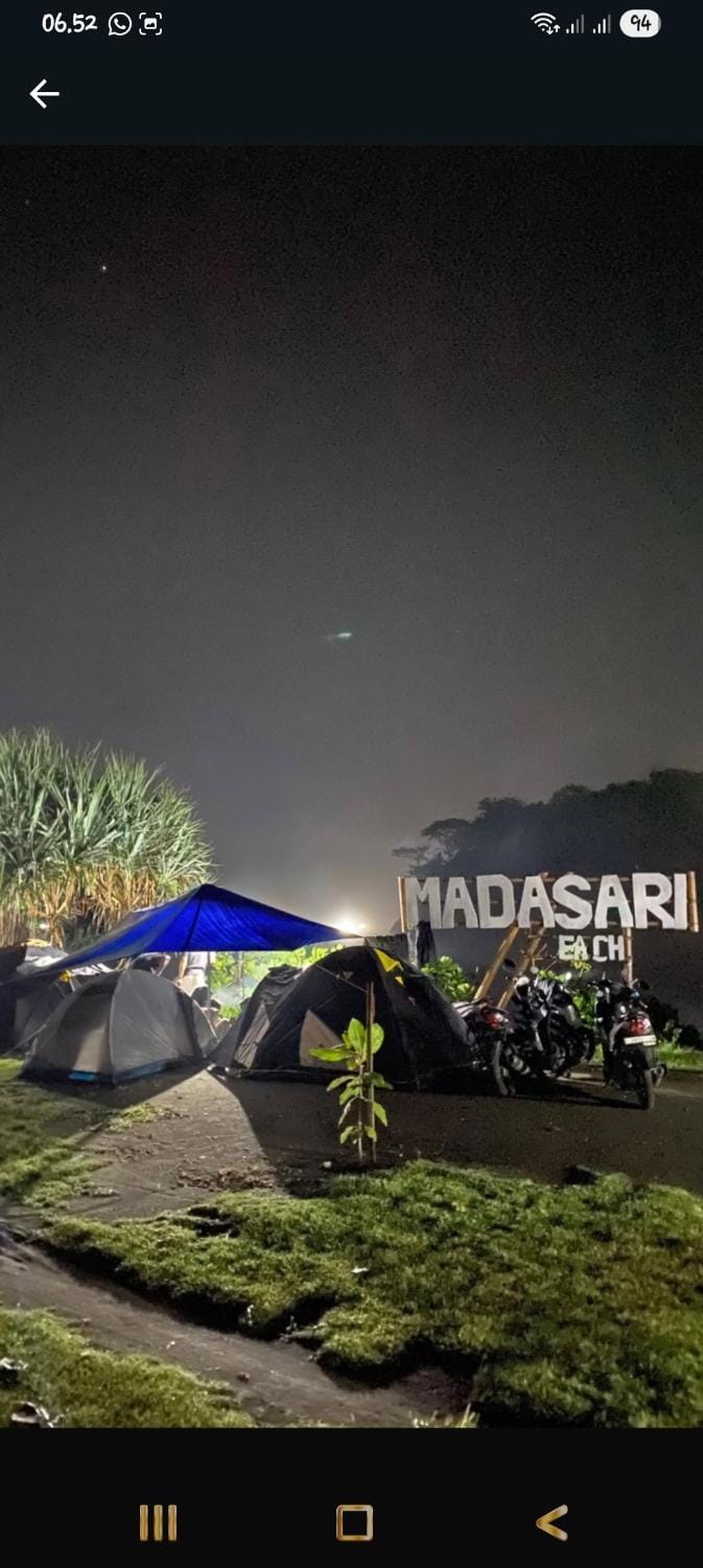Sewa tenda dome borneo 4 Campground/ 
RV Resort in West Java