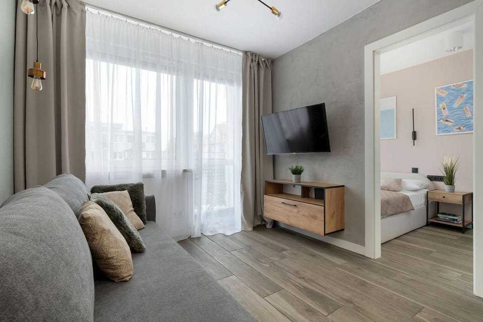 Bed, TV and multimedia, Living room, Photo of the whole room, Seating area, Evening entertainment, Bedroom