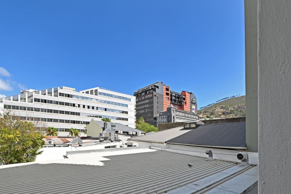 Esme - Chic 1BR at The Carrington Heart of Loop Street Apartment in Cape Town
