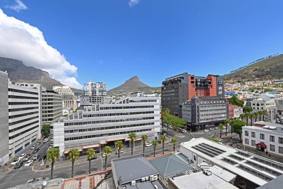 Esme - Chic 1BR at The Carrington Heart of Loop Street Apartment in Cape Town