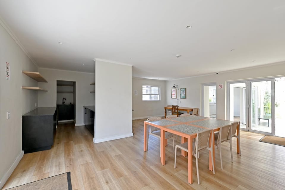 Esme - Chic 1BR at The Carrington Heart of Loop Street Apartment in Cape Town