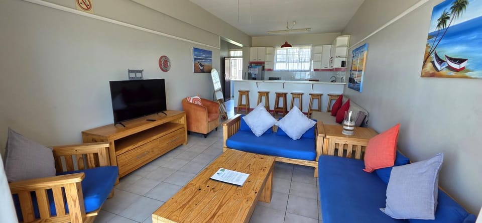 TV and multimedia, Living room, Seating area, Family