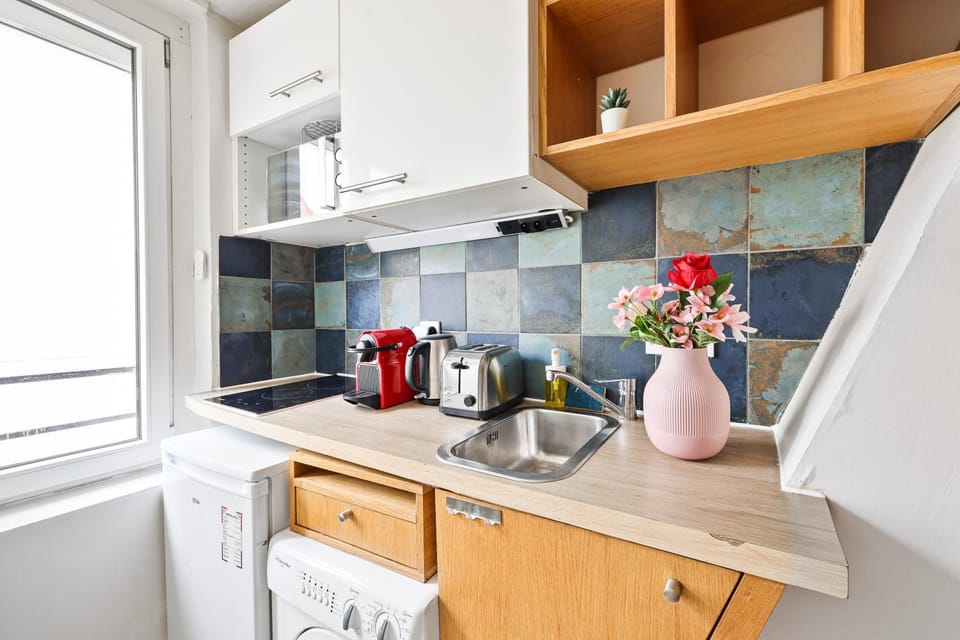Kitchen or kitchenette, stove, toaster, washing machine