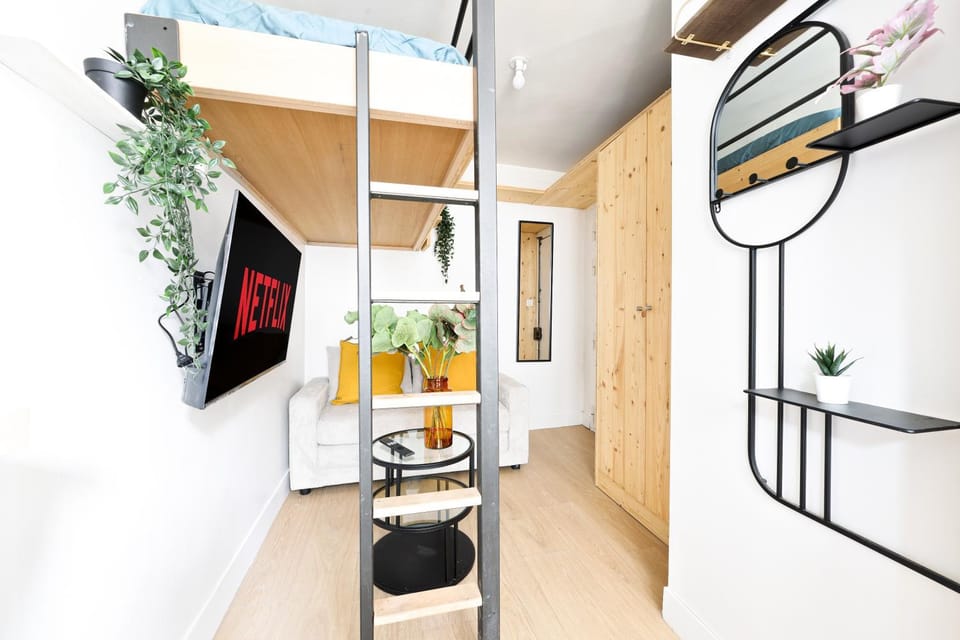 Bed, Living room, wardrobe