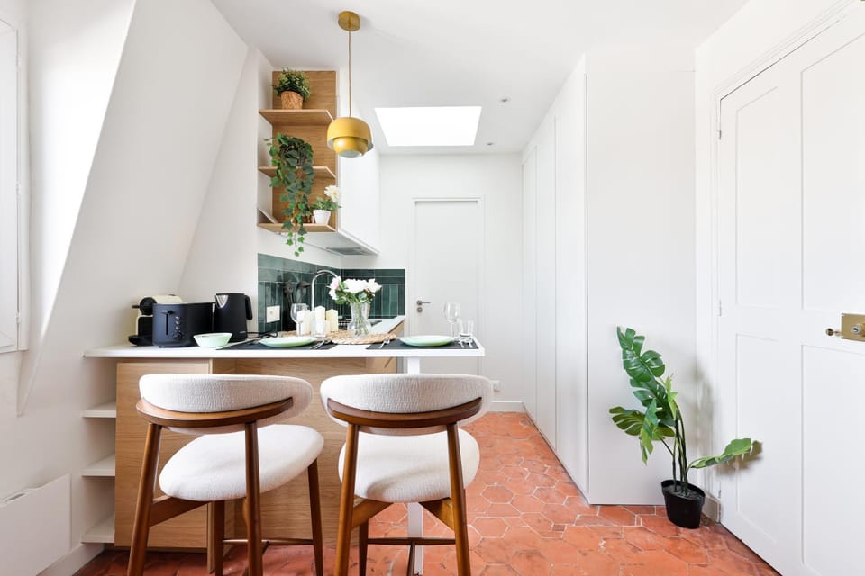 Montparnasse Stylish Studio Apartment NetFlix Apartment in Paris