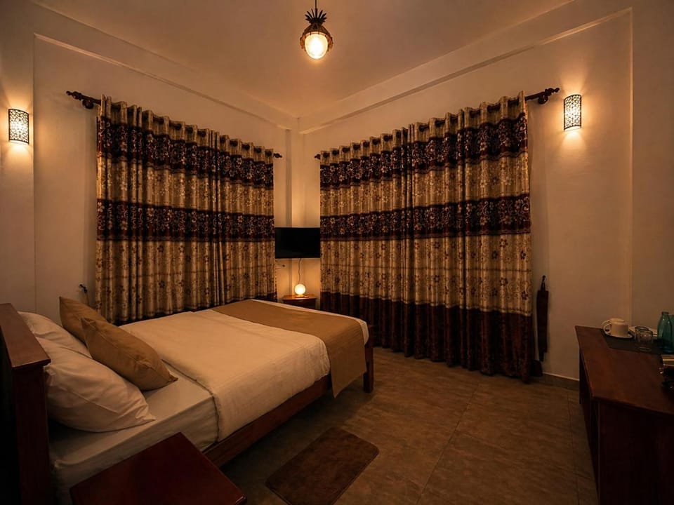 Bed, TV and multimedia, Photo of the whole room, Bedroom