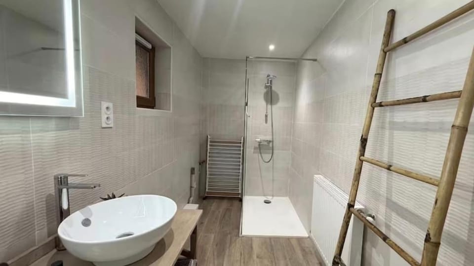 Les Voûtes Mâconnaises Jacuzzi - CinéRoom - Balnéo - Pétanque Apartment in Bourgogne-Franche-Comté