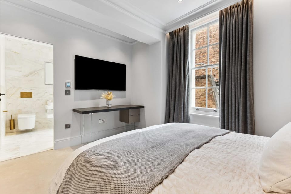 Bed, Bathroom, Bedroom