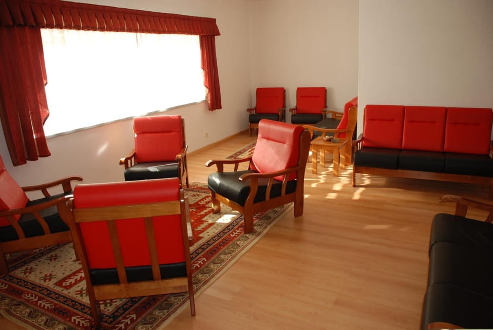 Communal lounge/ TV room
