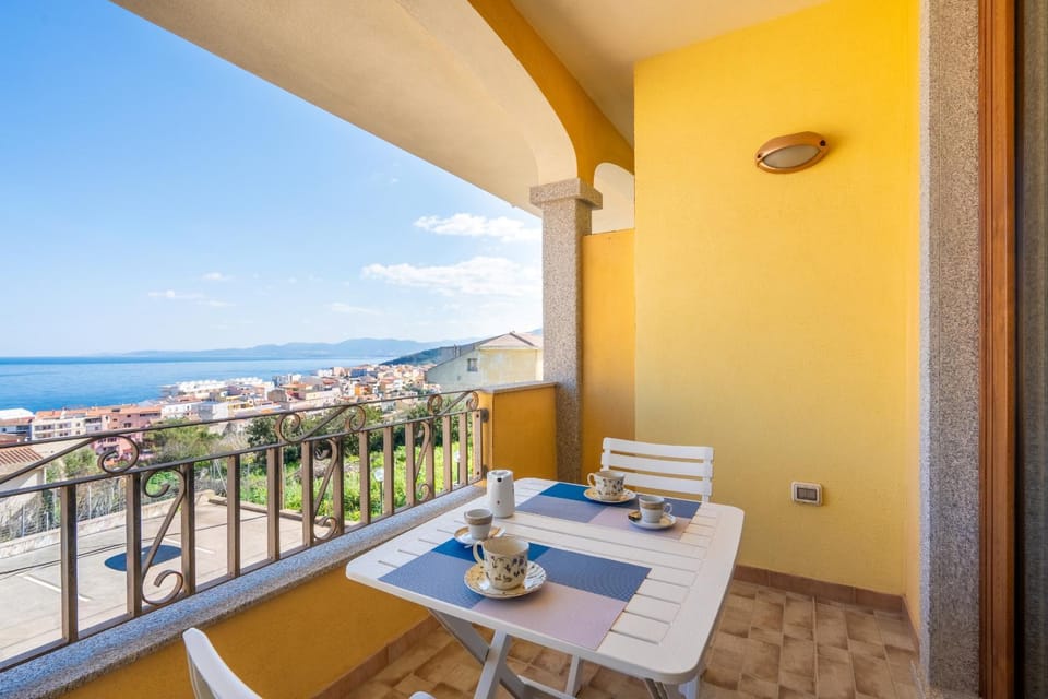 View (from property/room), Balcony/Terrace, Dining area, Sea view