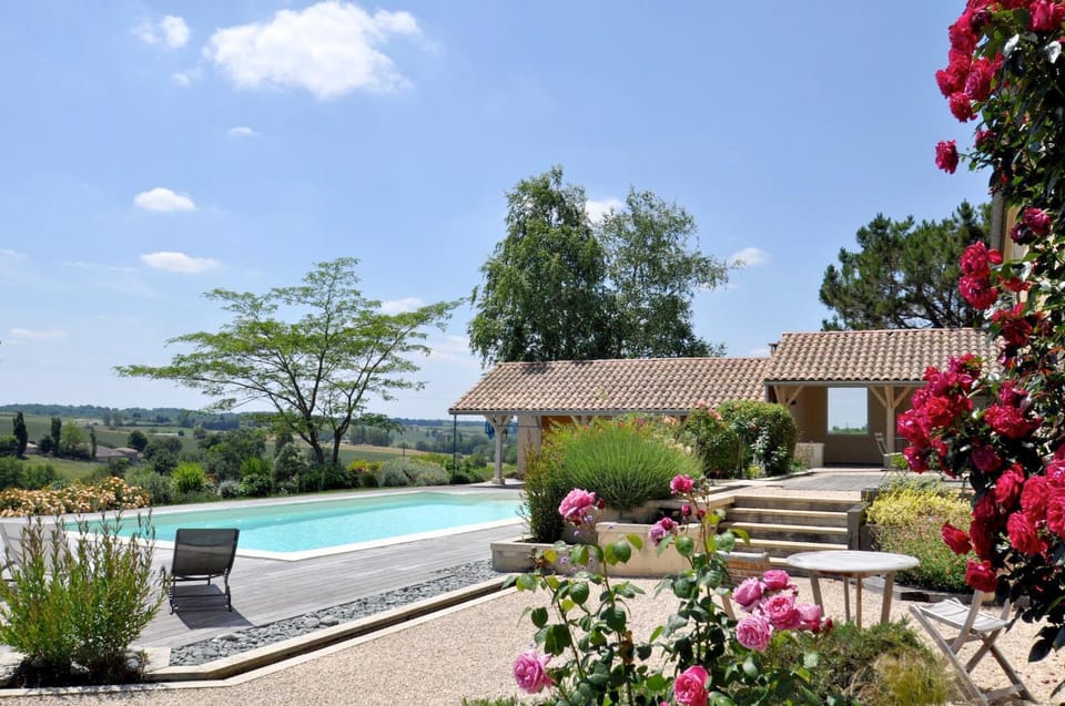 Property building, Patio, Day, Natural landscape, Garden, Balcony/Terrace, Garden view, Pool view, Swimming pool, sunbed