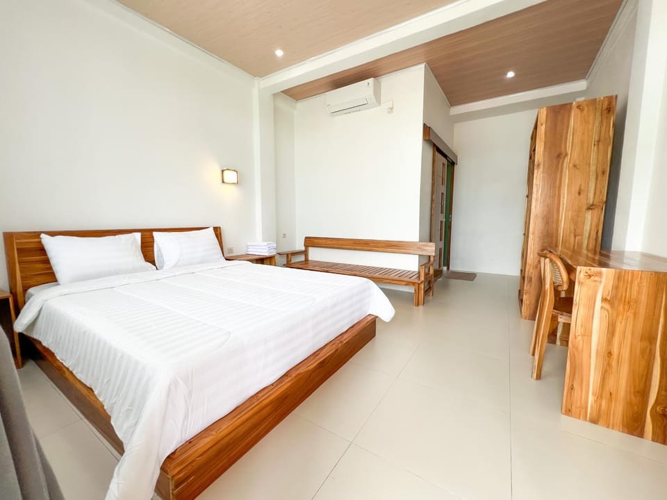 Seating area, Bedroom, wardrobe, air conditioner