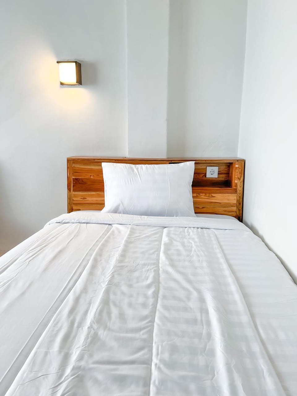 Toilet, Bed, Bedroom, air conditioner