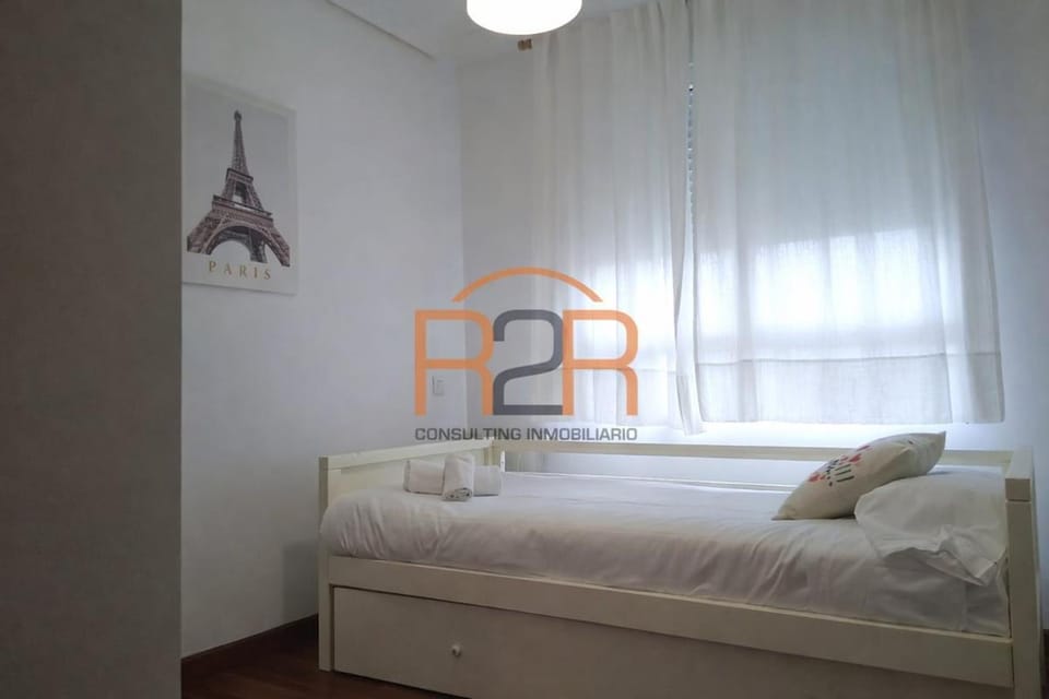 R2R-Apartamento con piscina y garaje - C01A10 Apartment in Santander