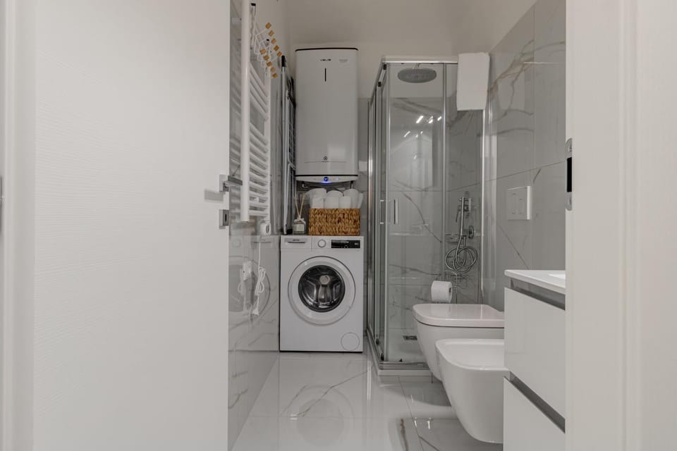 Shower, Toilet, Bathroom, washing machine