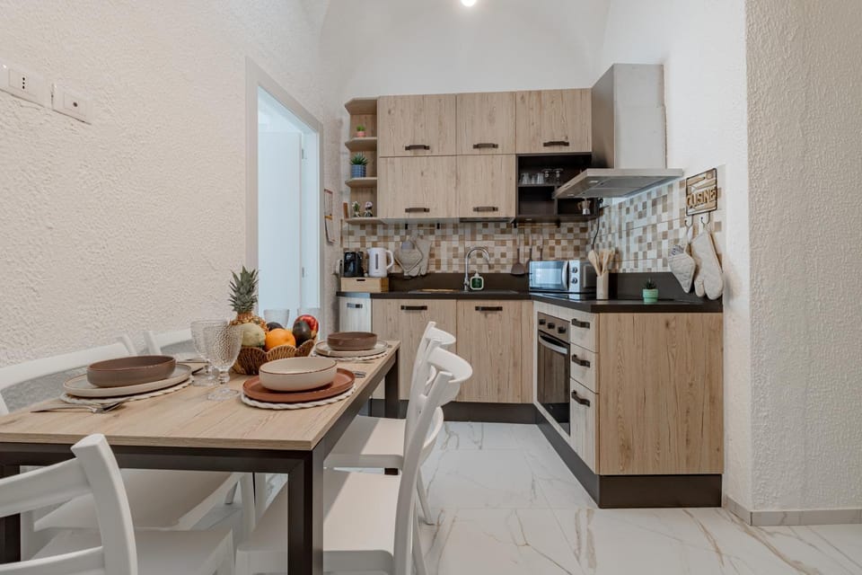 Dining area, Lunch, microwave, oven, kitchen