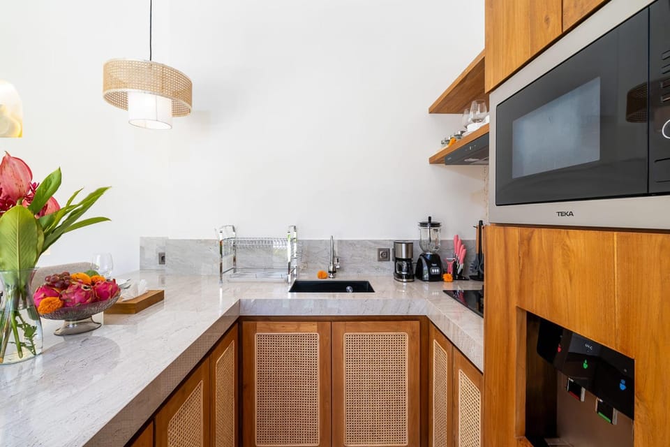 Kitchen or kitchenette, microwave, stove