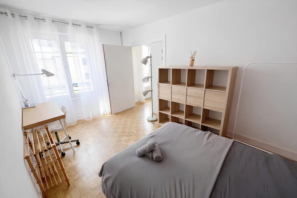 Bed, Photo of the whole room, Bedroom, towels, towels