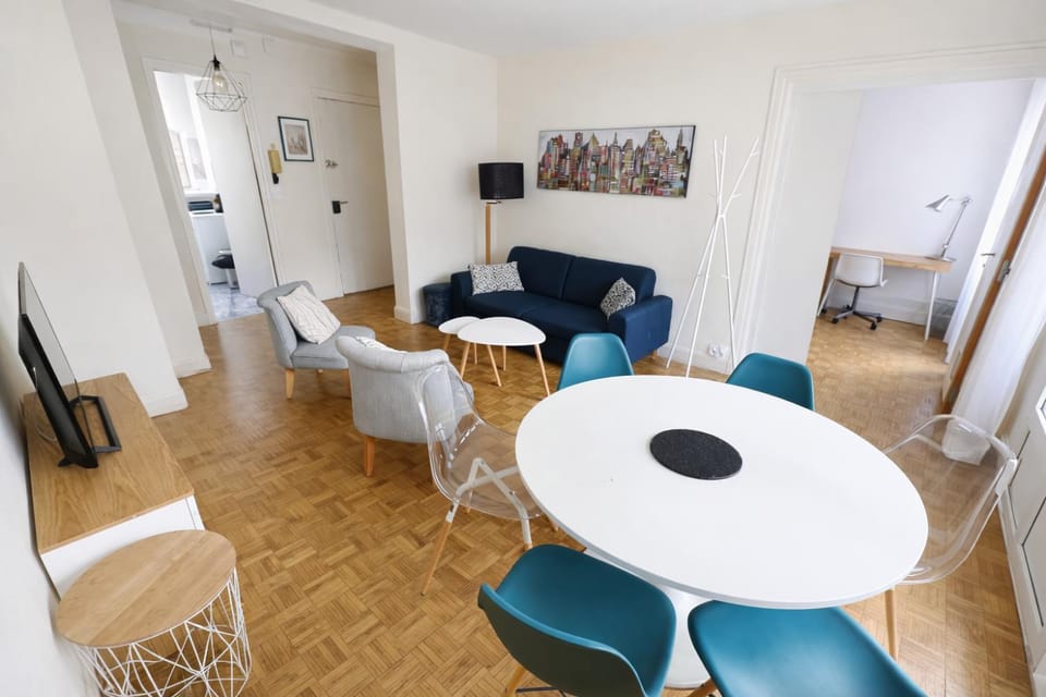 TV and multimedia, Living room, Seating area, Dining area, heating, heating, internet