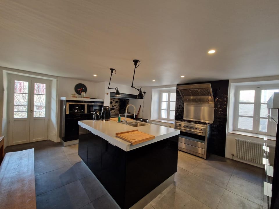 Property building, Kitchen or kitchenette, Living room