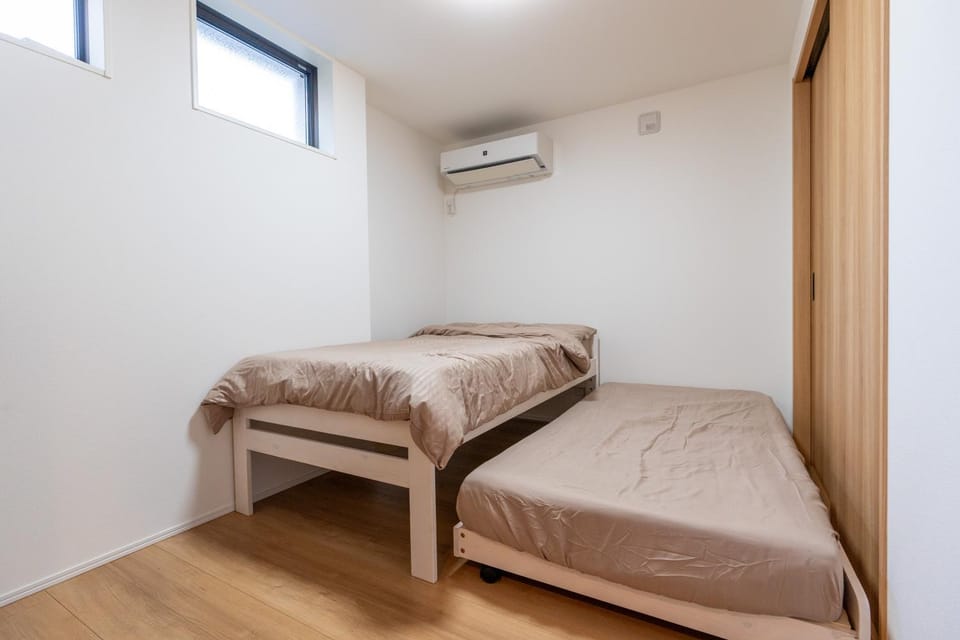 Bed, Bedroom, air conditioner