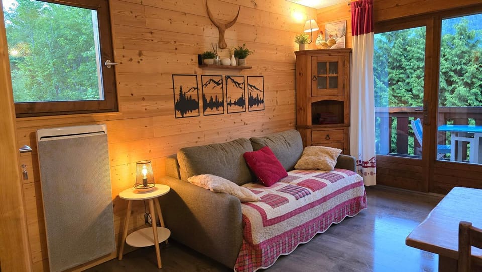 Living room, Seating area, internet