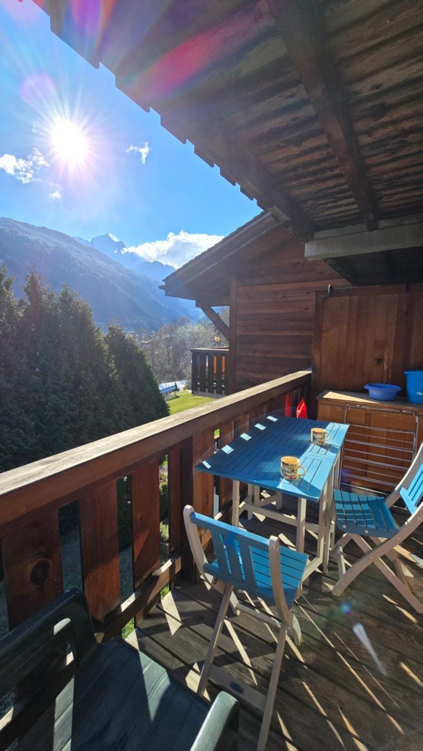 Day, Natural landscape, Balcony/Terrace, Dining area, Mountain view