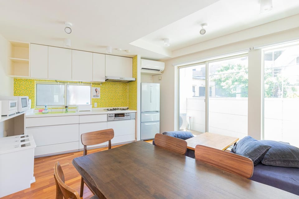 Kitchen or kitchenette, Dining area, microwave, stove, toaster, air conditioner