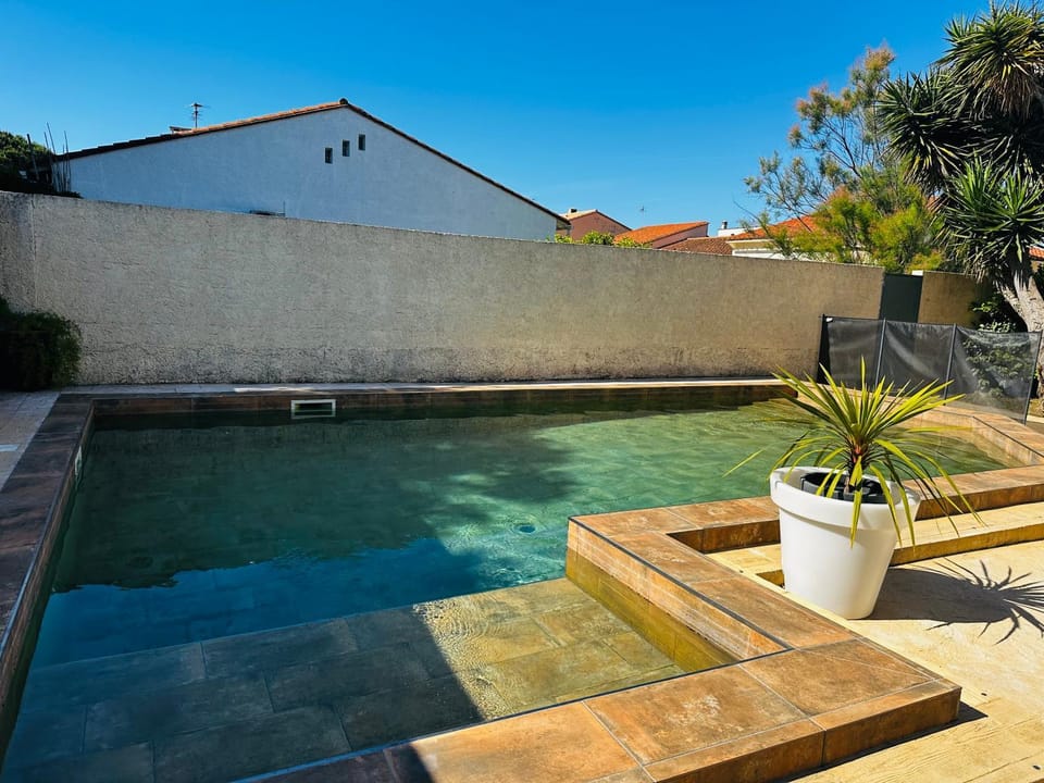Garden, Garden view, Pool view, Swimming pool, sunbed