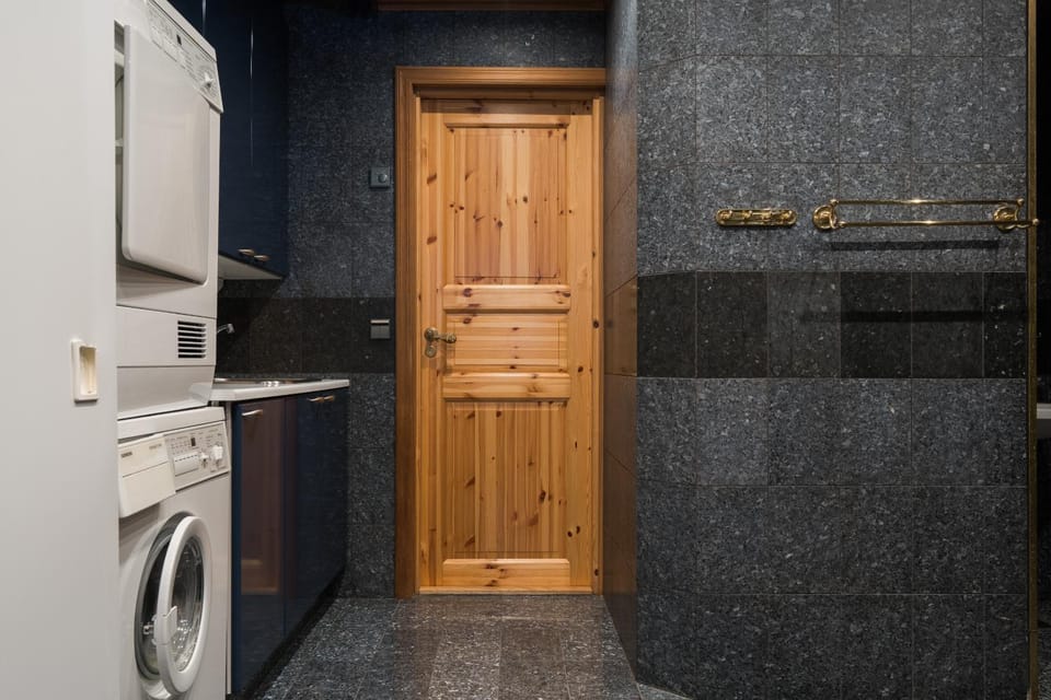 Shower, Sauna, Bathroom, heating, internet, washing machine, dryer
