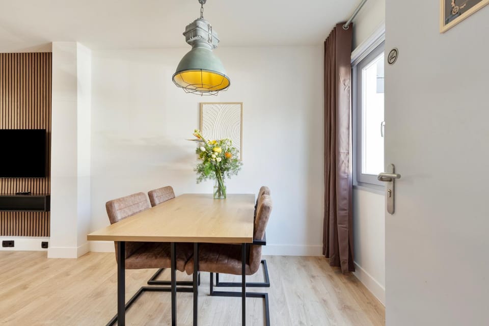 TV and multimedia, Living room, Dining area